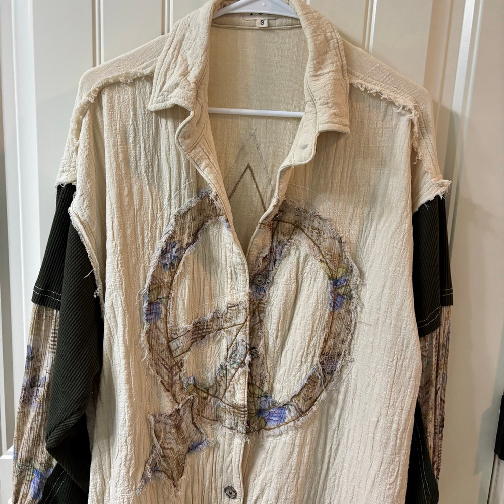 Women's S POL Button Up Shirt Jacket Beige Green Peace Sign Oversized Lagenlook - Picture 9 of 11